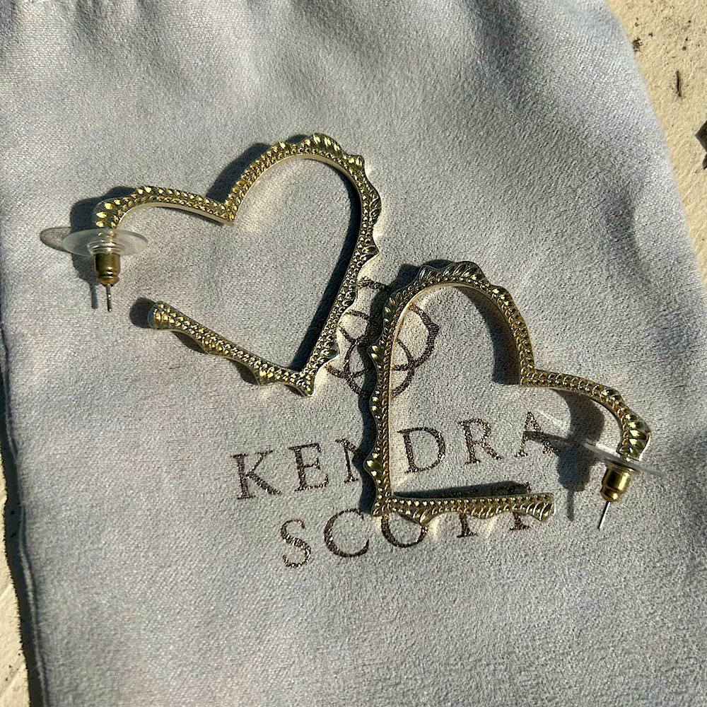 Kendra Scott Sophee Heart Hoop Earrings in Gold